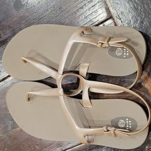 GUC Third Oak Cream Sandals Size 11